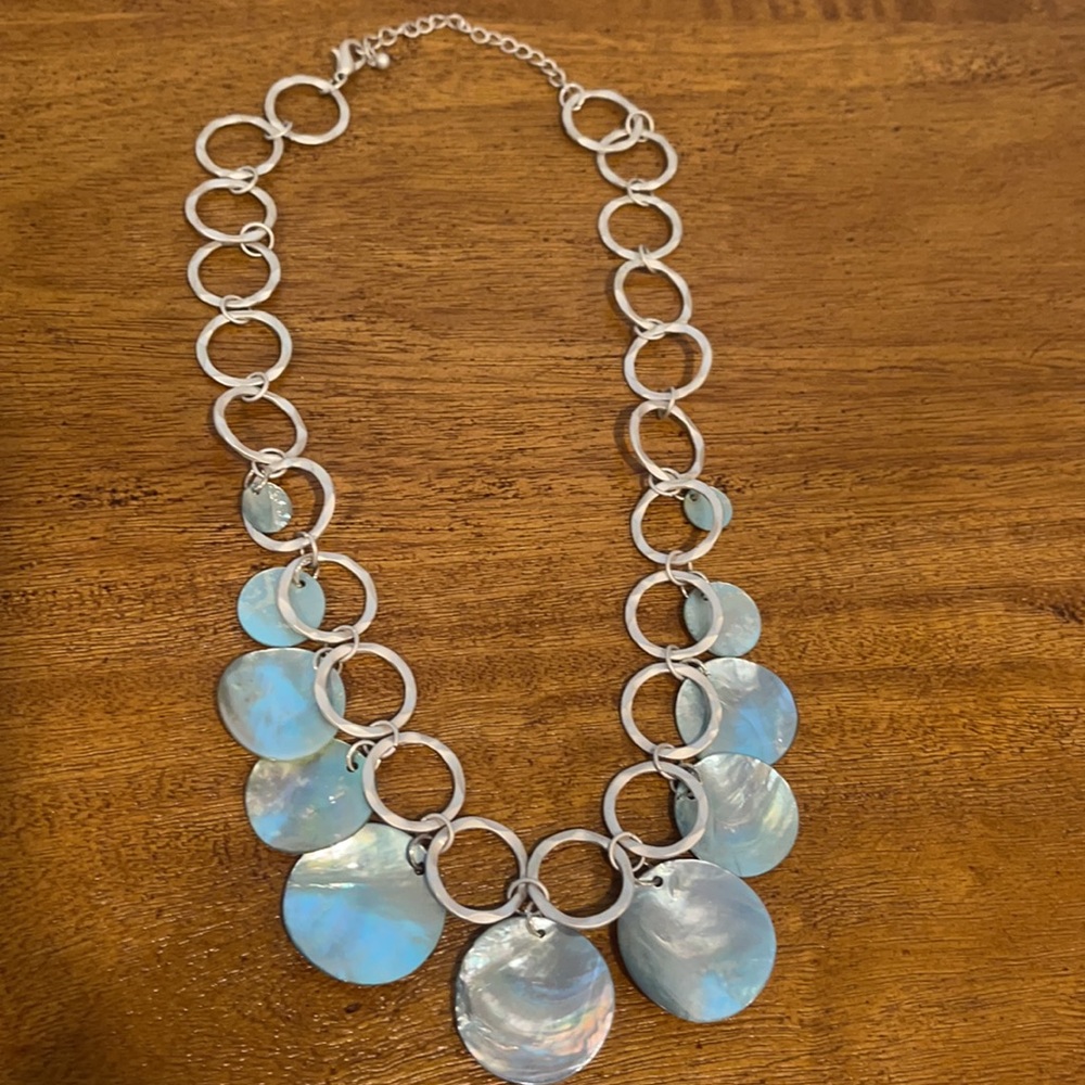 Shell circle necklace - Picture 5 of 8